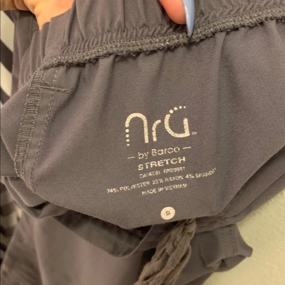 Grey scrub set - Picture 8 of 8